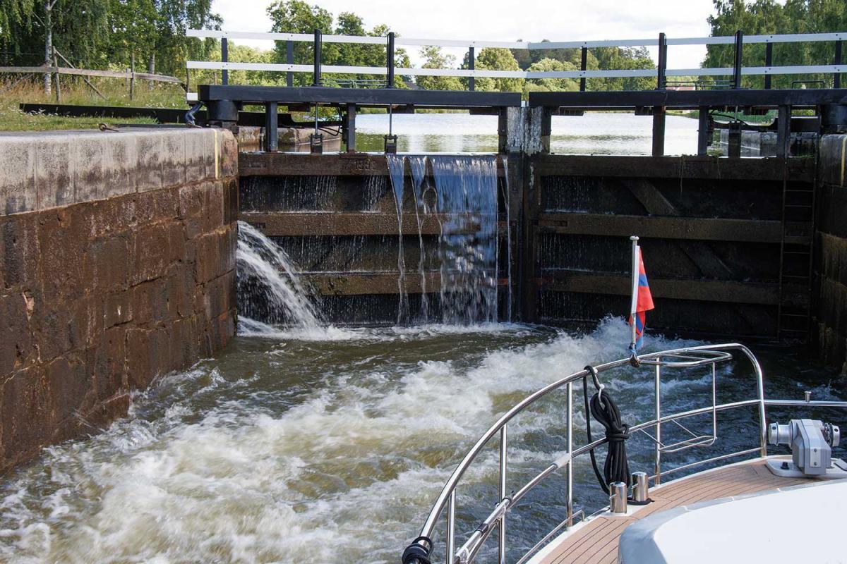 Die Schleuse füllt sich