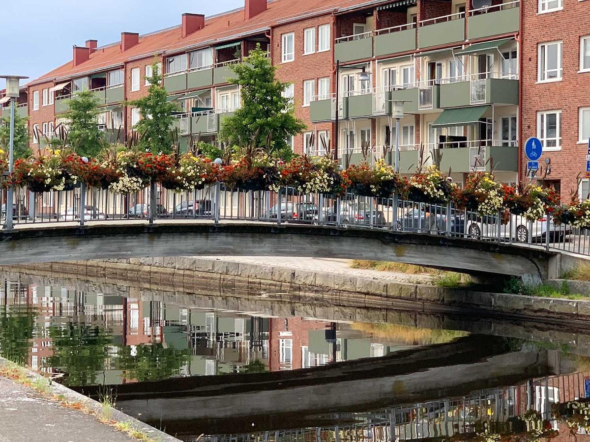 Fussgängerbrücke über den Fluss Mörrumsån