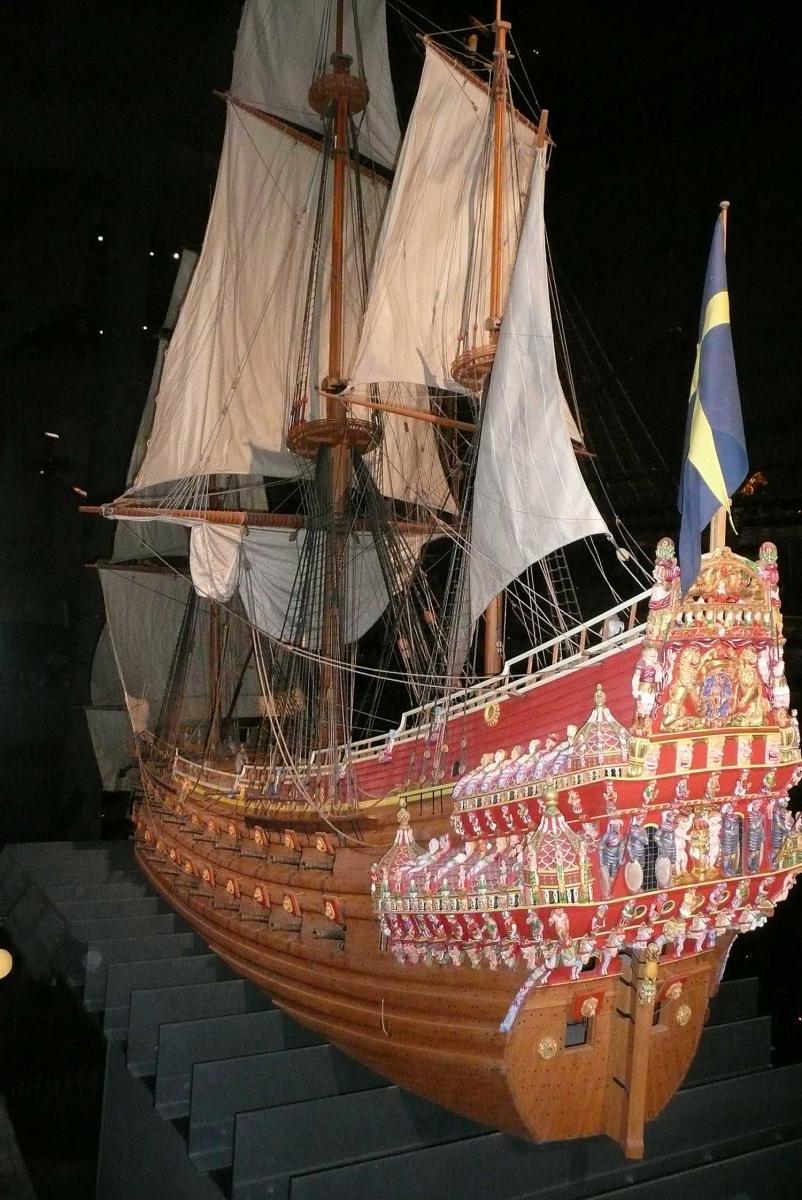 Modell der VASA mit imposantem reich verziertem Heck