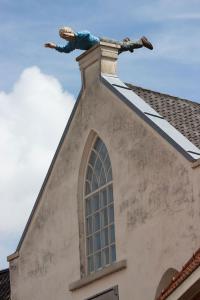 Mann auf dem Dach des Mariaconvents