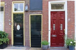Alkmaar, bunte Haustüren