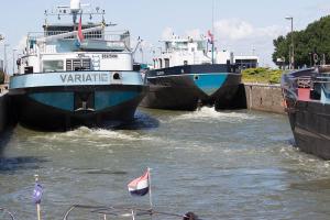 Lelystad, Houtribsluizen