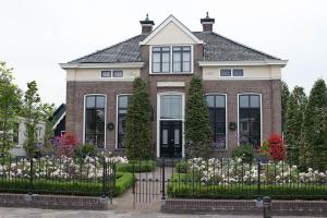 Heeg, Villa