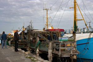 Fischerkutter mit Verkaufsladen