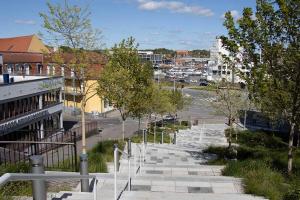 Treppe von der Altstadt zur Hafenkante