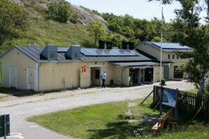 Essen den mitgebrachten Lunch vor dem Leuchtturmkiosk