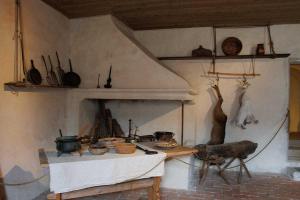 Küche im ersten Stock, Tiere werden zerlegt