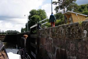 Boris am Land nimmt die Leinen entgegen