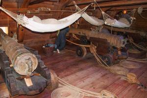 Die Soldaten hatten keine Unterkunft - sie mussten neben den Kanonen schlafen