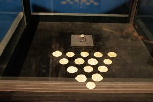 einige sehr wertvolle Goldmünzen