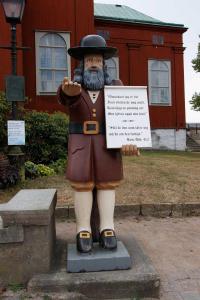 "Alte Rosenbohm" vor der Kirche