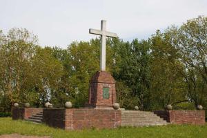Kreuz errichtet 1928, zur Erinnerung an die Annahme des Christentums 1128