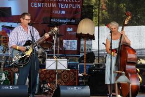 Rockabilly Duo, spielt fetzigen Rock'n Roll