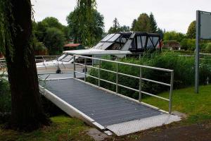 neuer Steg beim Lübzer Stadtpark