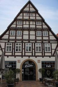 Patrizierhaus, erbaut 1541, mächtige Kellergewölbe und  Bodenräume im Obergeschoss dienten als Warenlagerung