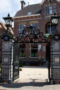 Schmiedeiserenes Tor zum Museum
