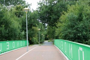 breite Fahrradwege durch die Stadt