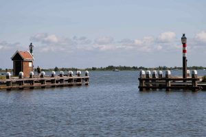 Ein- und Ausfahrt zum Hafen
