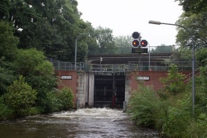 Halt vor der Schleuse