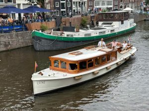 Schlummertrunk im Luxusboot