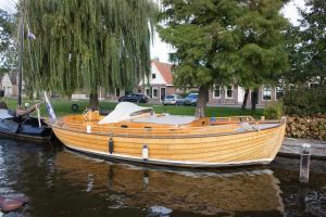 neues Holzboot